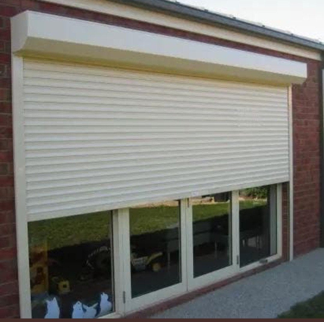 elektrische rolluik, Doe-het-zelf en Verbouw, Rolluiken, Ophalen, 200 cm of meer, Crème of Beige, Zo goed als nieuw