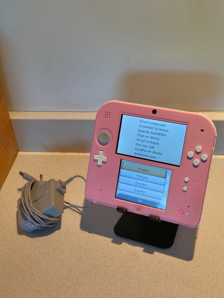 Nintendo 2DS Roze + stylus en oplader, Ophalen of Verzenden, Zo goed als nieuw, Roze, 2DS