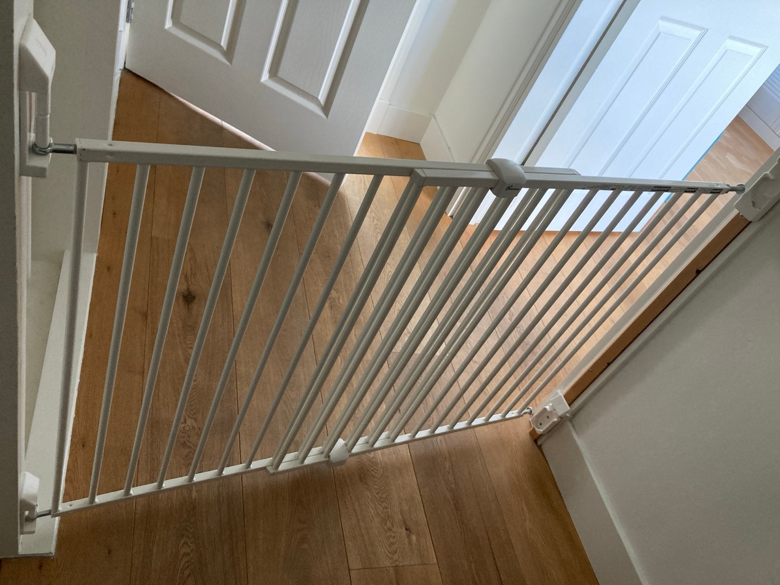Dreambaby Broadway Gro-Gate extra breed traphek | Wit, Ophalen, Zo goed als nieuw, 115 cm of meer, Metaal of IJzer