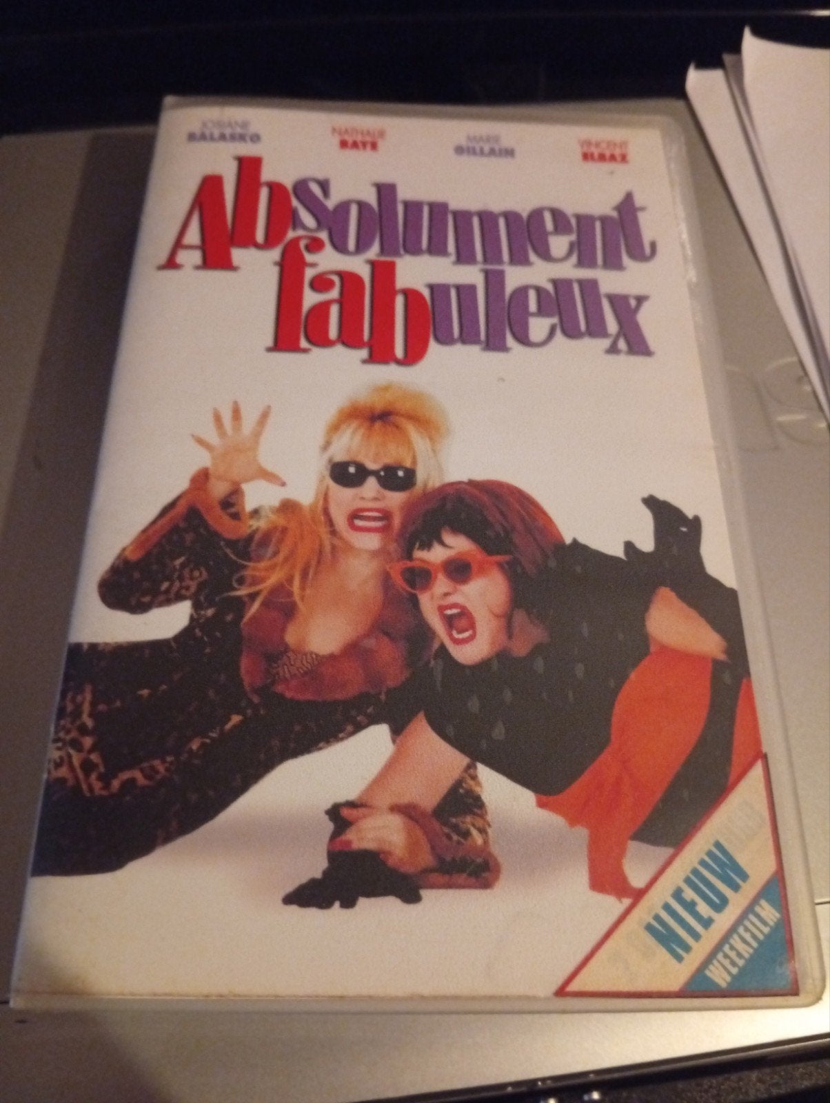Absolument Fabuleux | VHS Komedie Ex-Rental Film, Cd's en Dvd's, VHS | Film, Alle leeftijden, Ophalen of Verzenden, Zo goed als nieuw