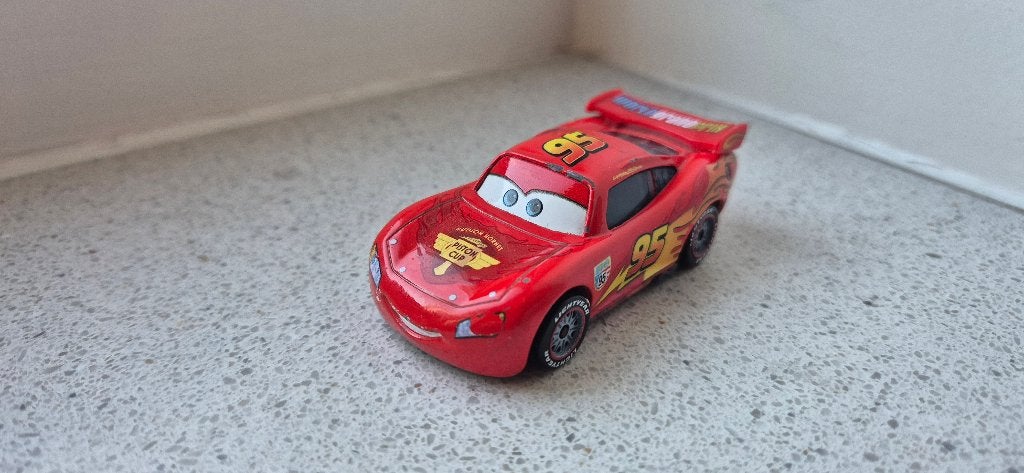 Disney Pixar Cars Lightning McQueen with Racing Wheels, Ophalen of Verzenden, Gebruikt