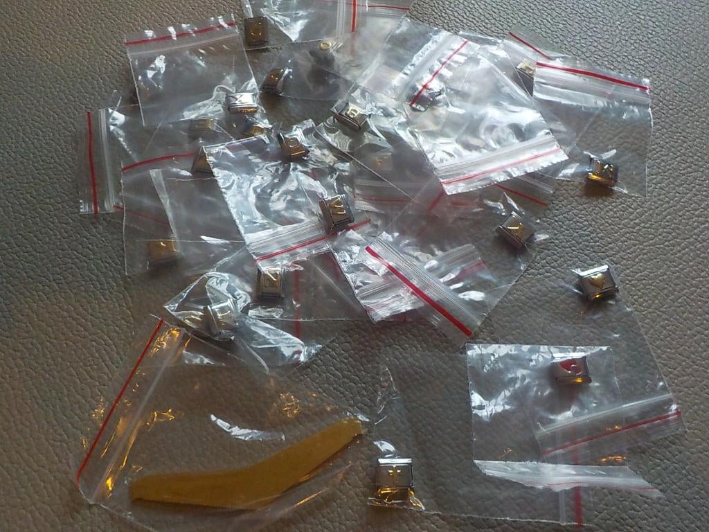 29 X Italiaanse Bedels bedelarmband Uberry 9mm A-Z letters, Staal, Nieuw, Ophalen of Verzenden, Met bedels of kralen