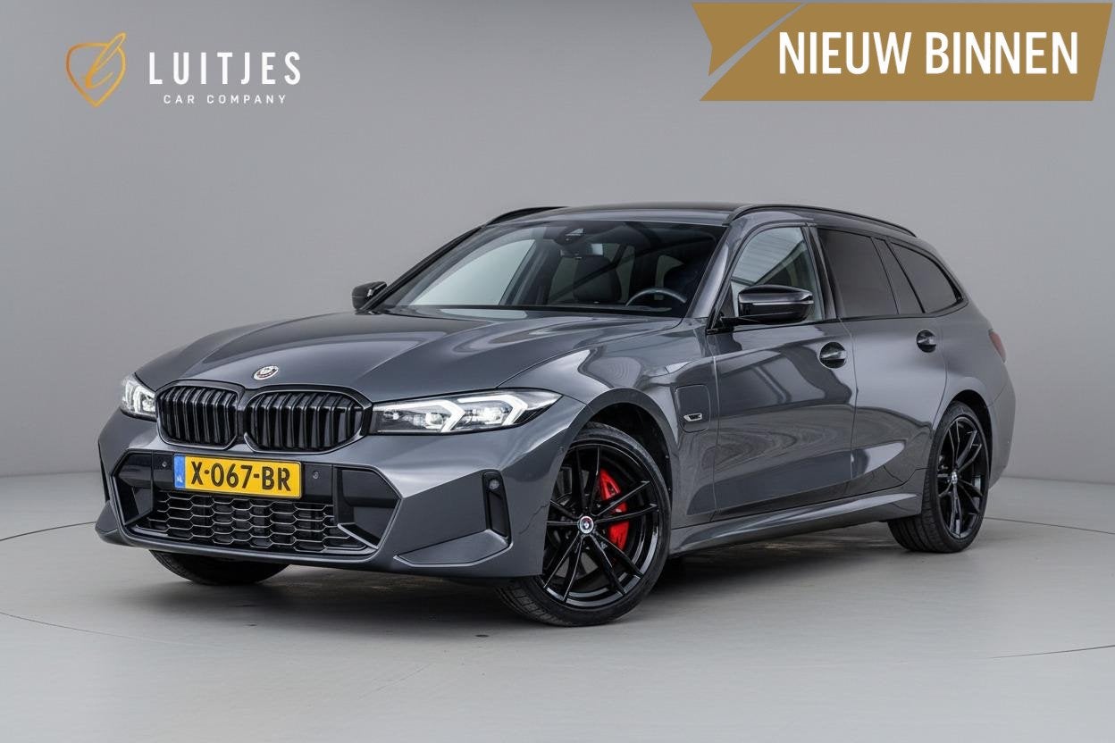 BMW 3-serie Touring 330e xDrive M-Sport Pro Pano-dak|DravitG, Auto's, Gebruikt, Euro 6, 4 cilinders, 120 €/maand