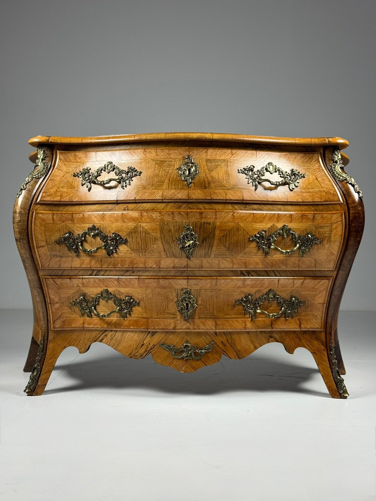 Zweedse Rococo commode 18e eeuw, Ophalen, Zo goed als nieuw, 3 of 4 laden, Minder dan 100 cm