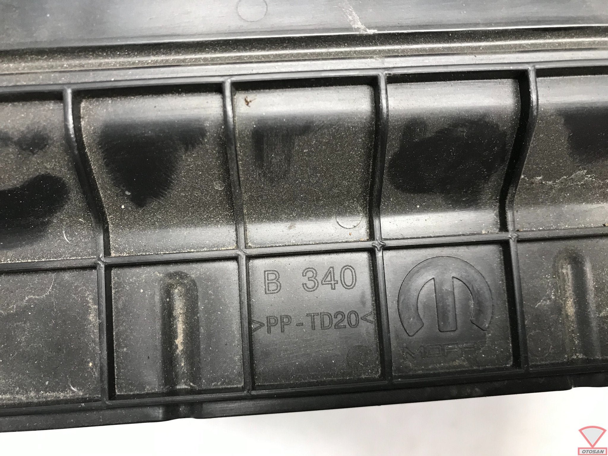 Fiat 500X Voorfront Boven Rubber Kap Origineel! 519680940, Gebruikt, Voor, Stellantis Europe S.p.A., Ophalen of Verzenden