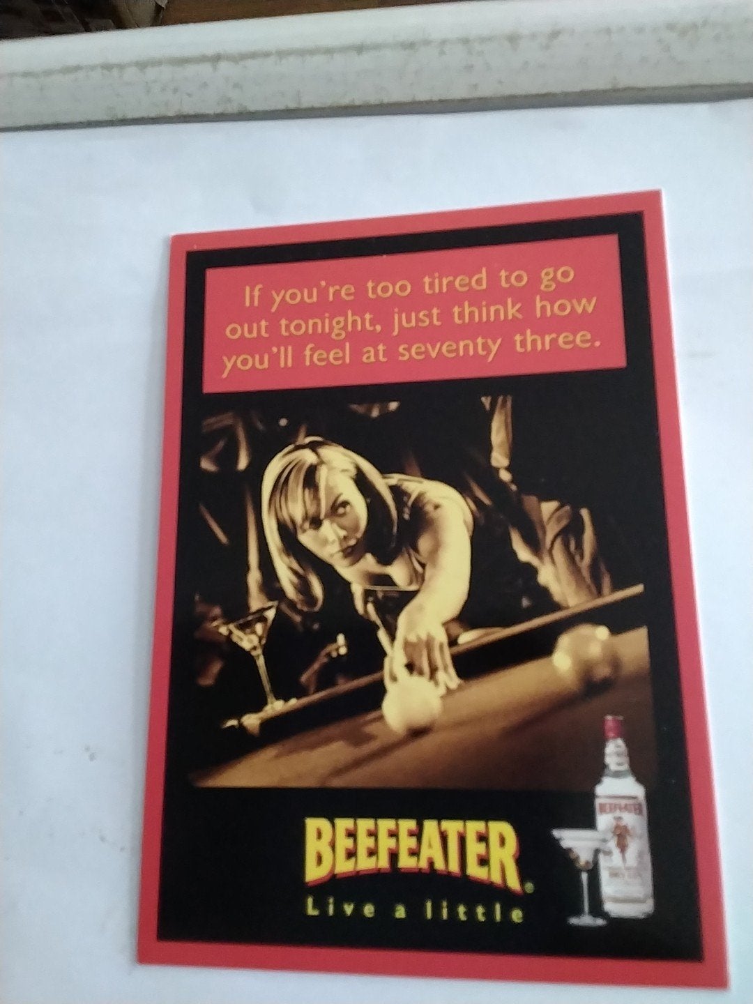 Beefeater Gin Ansichtkaart- "Live a little" biljartspeelster, Ophalen of Verzenden, 1980 tot heden, Ongelopen, Overige thema's