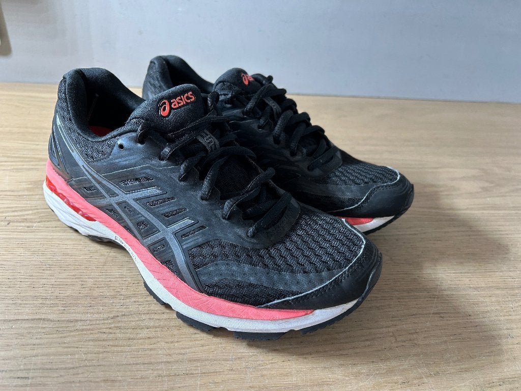 Asics GT-2000 Hardloopschoenen Zwart/Roze Maat 37,5, Sport en Fitness, Ophalen of Verzenden, Gebruikt, Hardloopschoenen, Asics