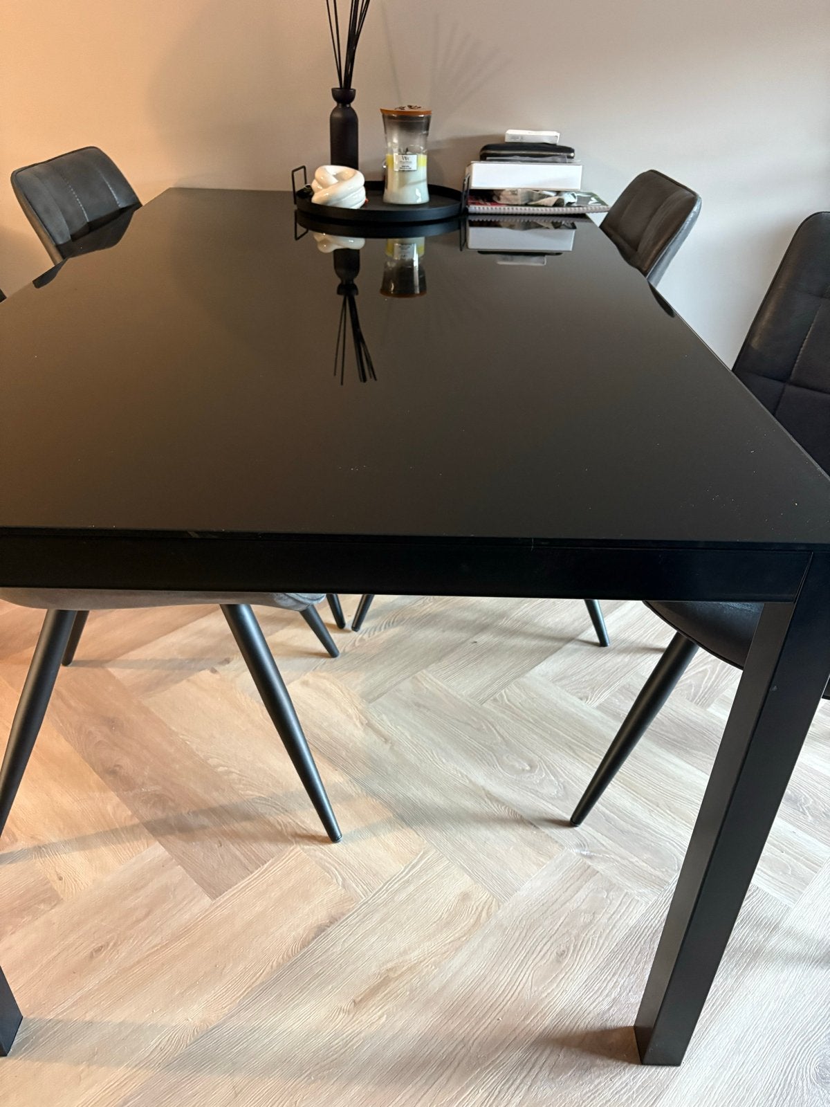 Moderne zwarte eettafel met glazen blad, Ophalen, 100 tot 150 cm, 50 tot 100 cm, Vier personen