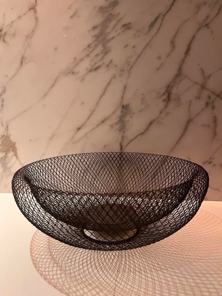 PHILIPPI MESH ZWART STALEN DESIGN FRUITSCHAAL SCHAAL XL, Huis en Inrichting, Overige materialen, Schaal, Rond, Ophalen of Verzenden