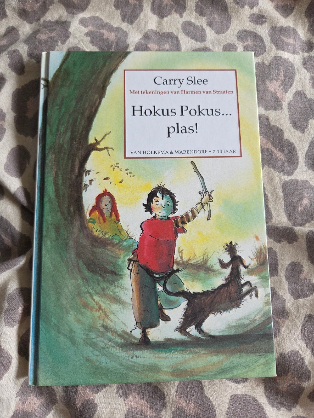 Hokus Pokus... plas! - Carry Slee (Kinderboek), Ophalen of Verzenden, Gelezen, Carry Slee
