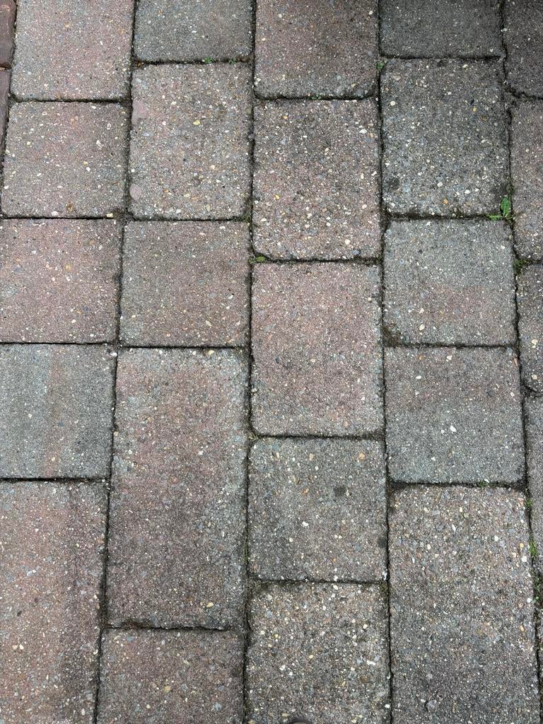 GRATIS: Gebruikte betonnen terrastegels/klinkers, Tuin en Terras, Tegels en Klinkers, Ophalen, Gebruikt, 10 m² of meer, Beton