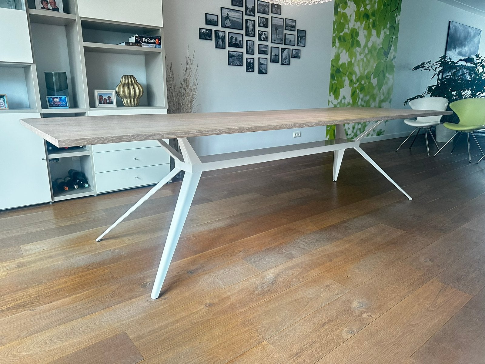 Seuren eettafel 300x100cm met wit gelakt design onderstel, Huis en Inrichting, Tafels | Eettafels, Zo goed als nieuw, 50 tot 100 cm