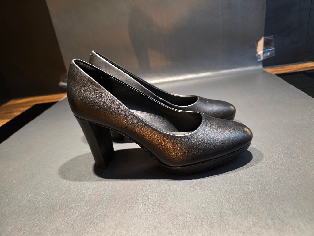 Clarks leren pumps 8.5 cm hak maat 36, Kleding | Dames, Schoenen, Pumps, Zwart, Ophalen of Verzenden, Clarks