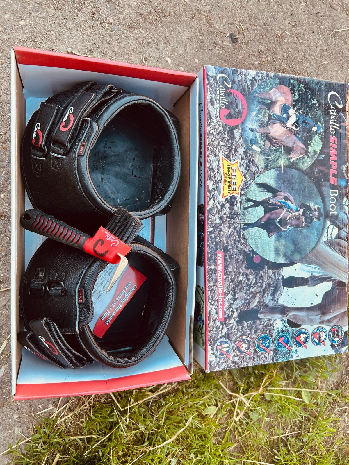 Twee Hoefschoenen cavallo simple boots maat 6, Dieren en Toebehoren, Paarden en Pony's | Overige Paardenspullen, Ophalen of Verzenden