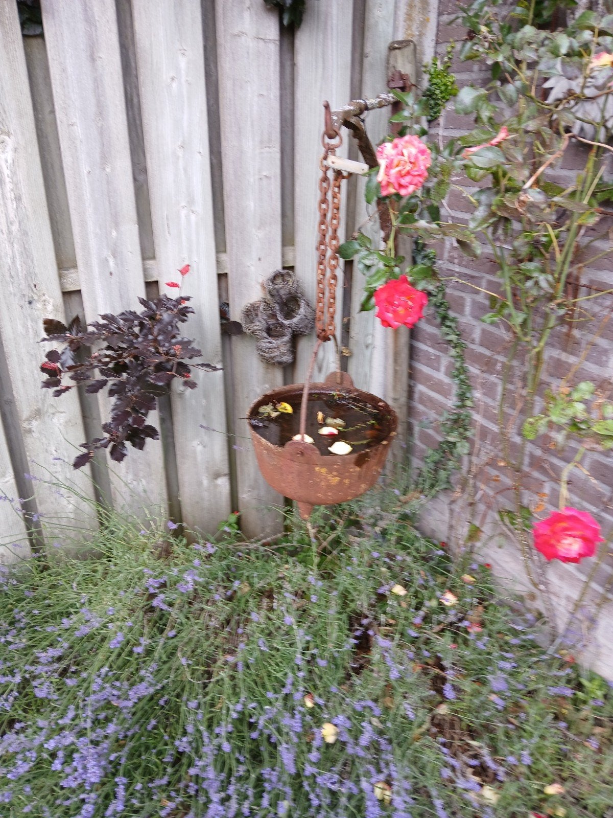 Decoratieve gietijzeren pot met ketting, Antiek en Kunst, Ophalen