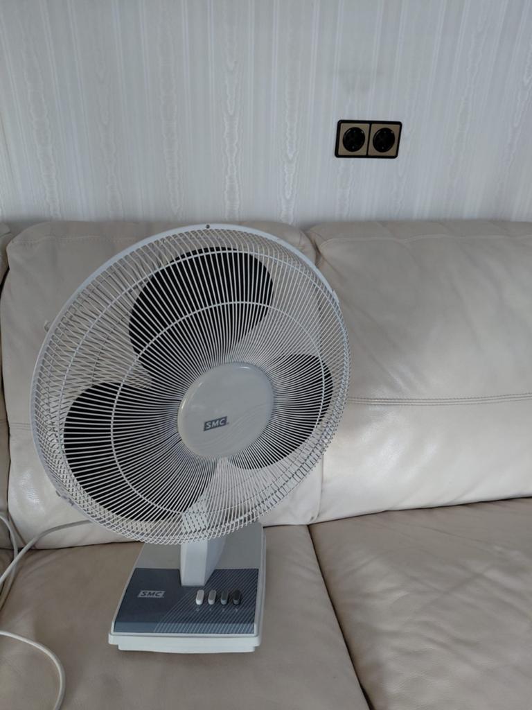 SMC Tafelventilator - Compact en Krachtig, Witgoed en Apparatuur, Ventilatoren, Gebruikt, Tafelventilator, Ophalen of Verzenden