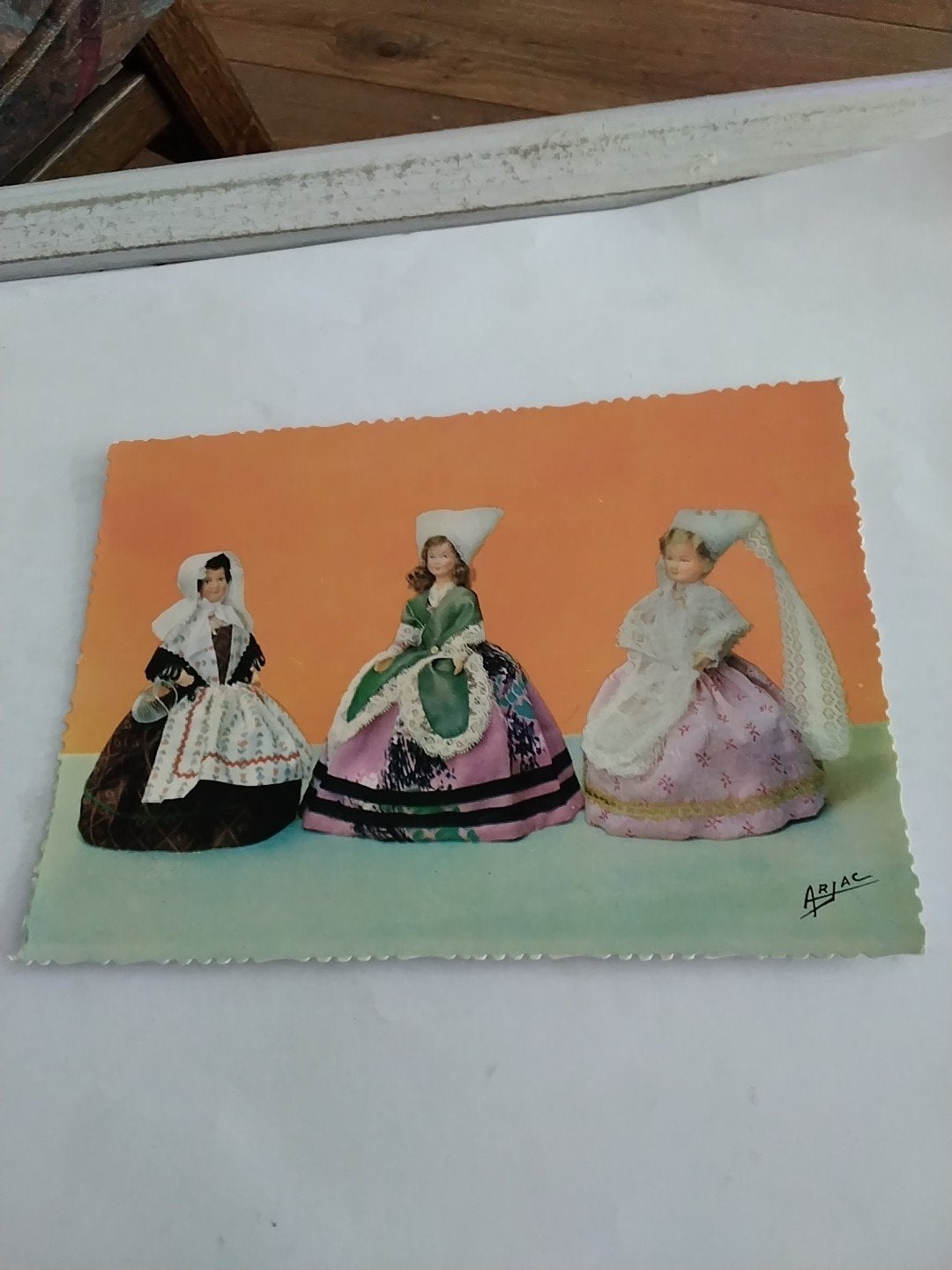 Oude ansichtkaart met poppen in klederdracht, Ophalen of Verzenden, 1960 tot 1980, Ongelopen
