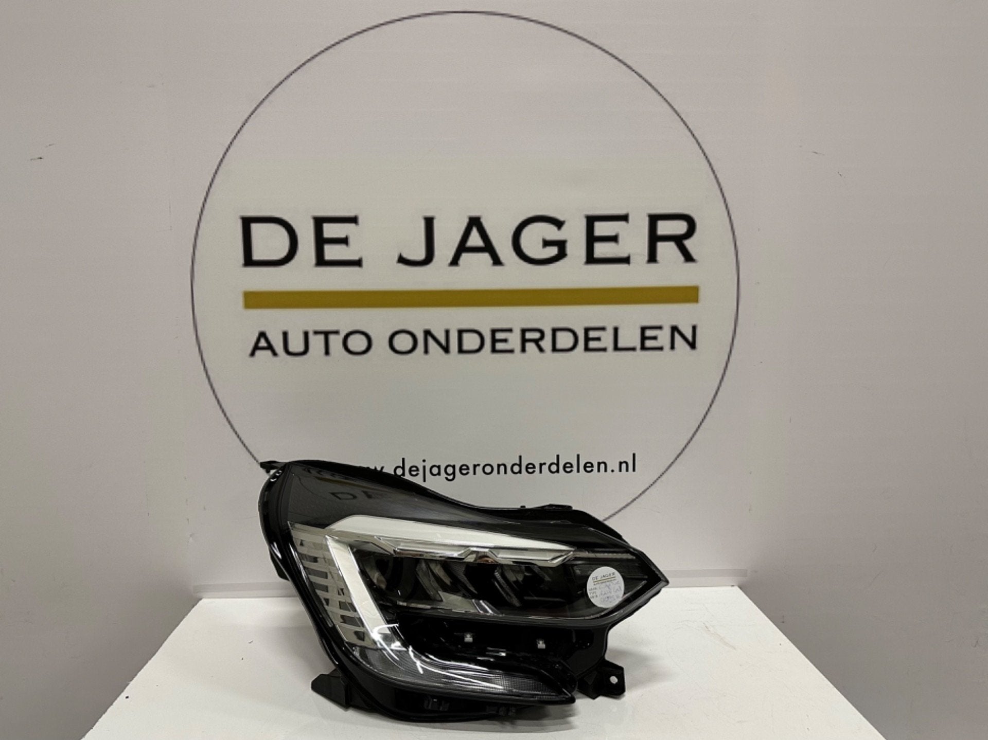 RENAULT CAPTUR II KOPLAMP LED PURE VISION 260104095R RECHTS, Renault Group, Gebruikt, Contact.group@renault.com, Renault