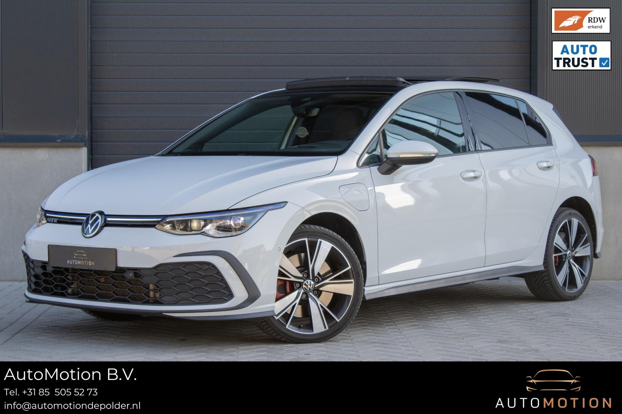 Volkswagen Golf 1.4 eHybrid GTE PANO IQ LIGHTS CAMERA HUD PA, Gebruikt, Euro 6, 4 cilinders, Met garantie (alle)