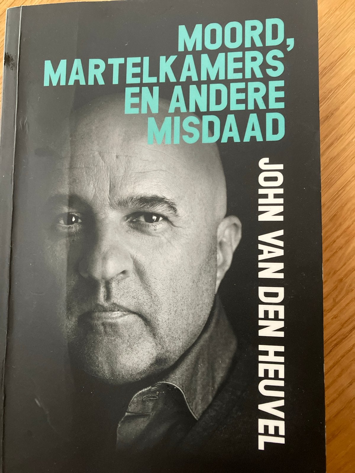 Moord, Martelkamers en Andere Misdaad - John van den Heuvel, Ophalen of Verzenden, Gelezen, Nederland