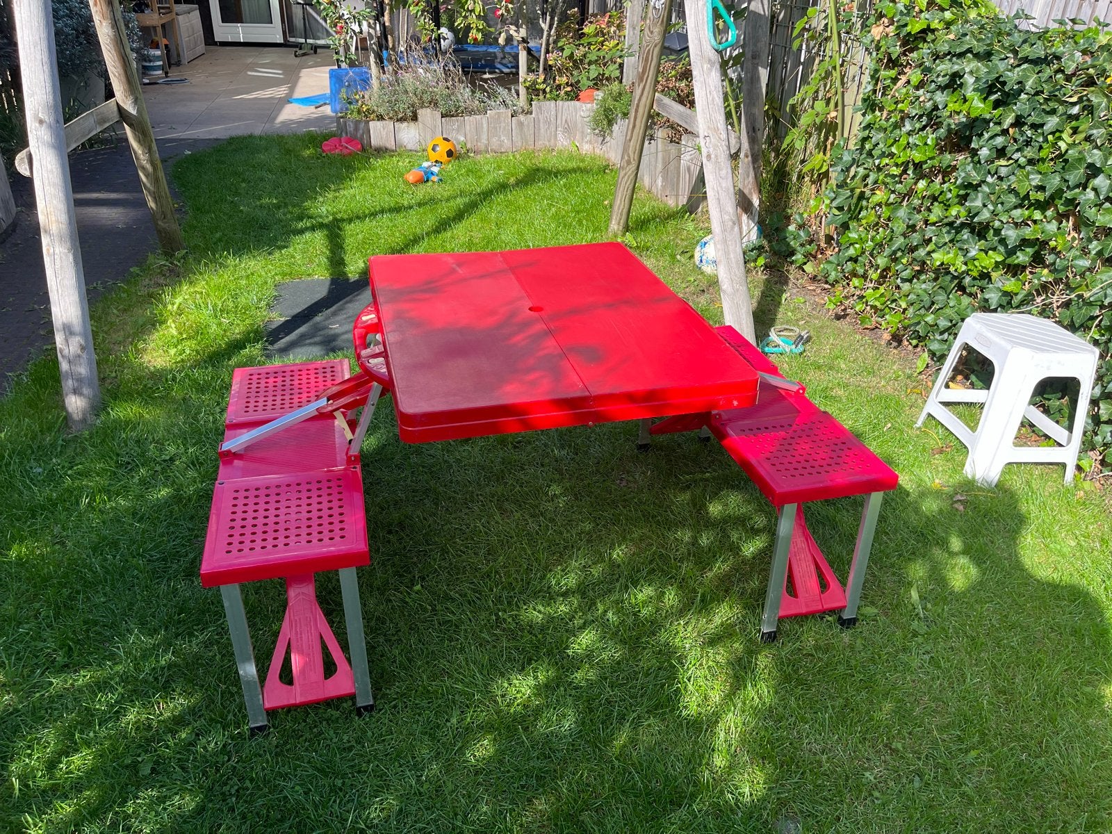 Opvouwbare picknicktafel - Rood, Ophalen, 4 zitplaatsen, Kunststof, Gebruikt