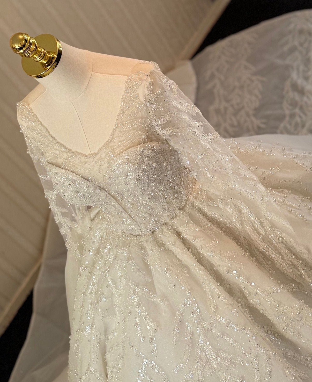 Prachtige trouwjurk met cape en sluier, Kleding | Dames, Ophalen of Verzenden, Zo goed als nieuw, Wit, Trouwjurk