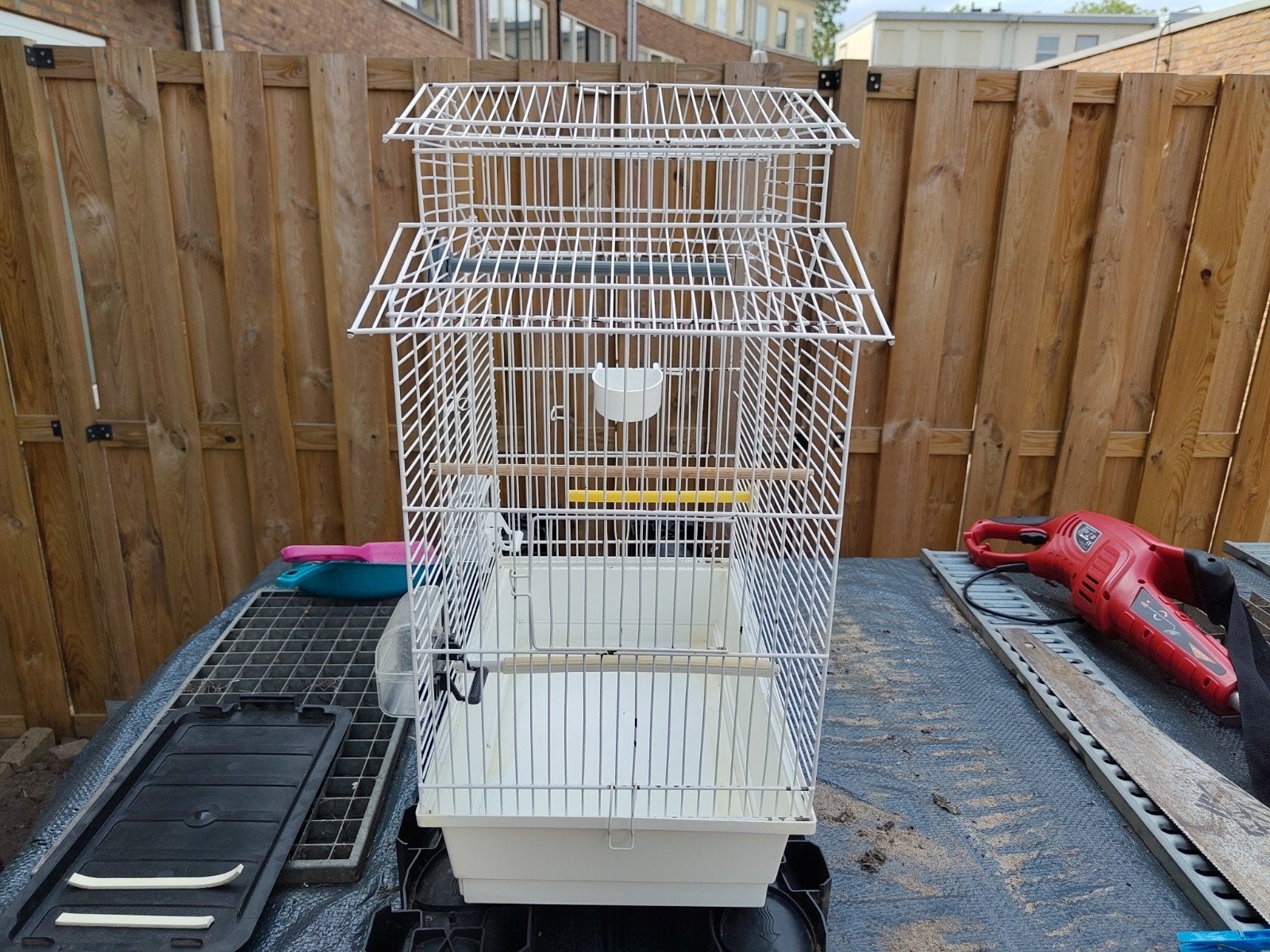 te koop een vogelkooi voor parkieten of kanaries, Dieren en Toebehoren, Ophalen, Gebruikt, Metaal, Vogelkooi