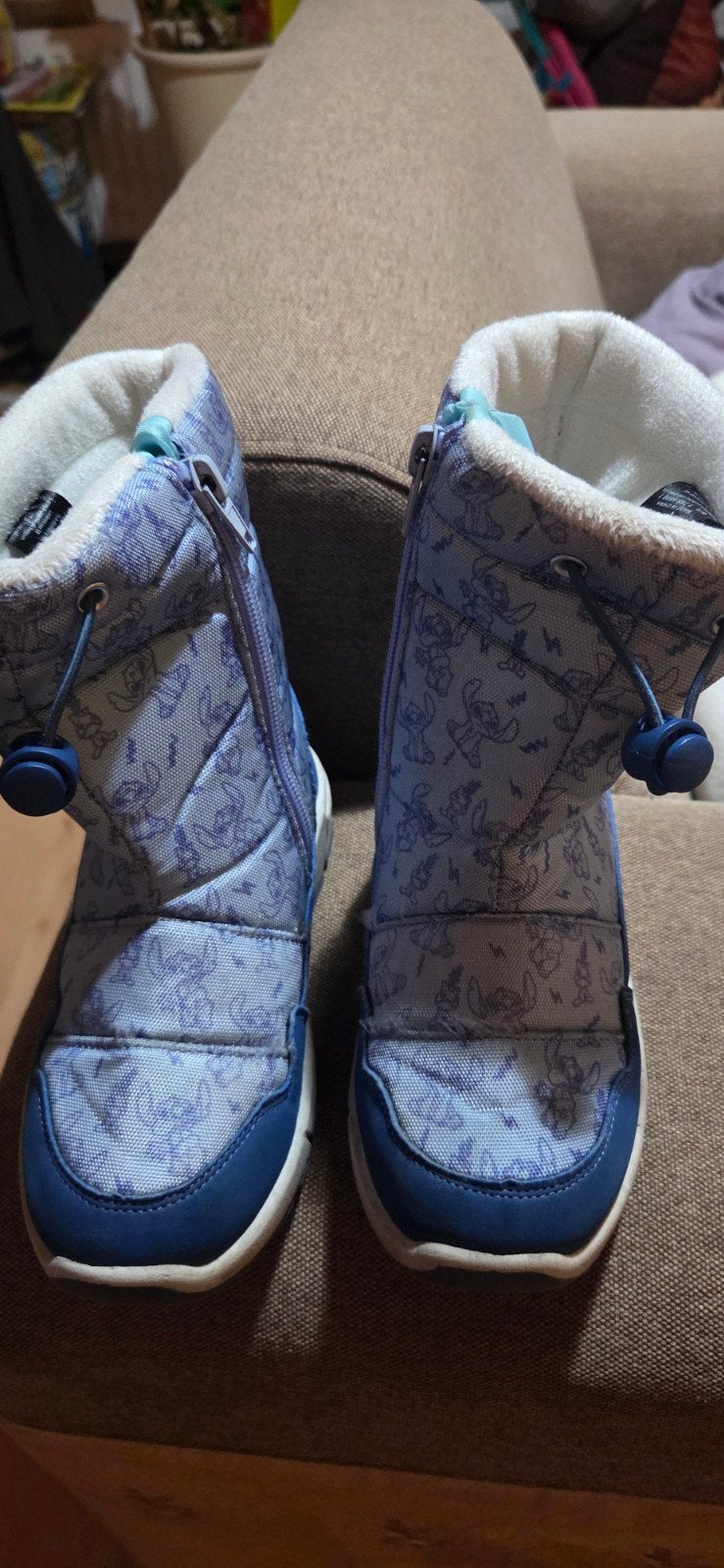 kinder snowboots van stitch maat 30, Ophalen, Jongen of Meisje, Laarzen, Zo goed als nieuw