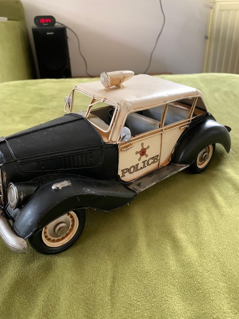Miniatuur voertuig metaal: oude politieauto, Hobby en Vrije tijd, Modelauto's | 1:18, Ophalen of Verzenden, Nieuw, Auto, Overige merken