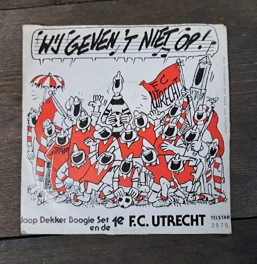 vinyl Single. FC Utrecht, wij geven het niet op, Cd's en Dvd's, Ophalen of Verzenden, Gebruikt, Nederlandstalig