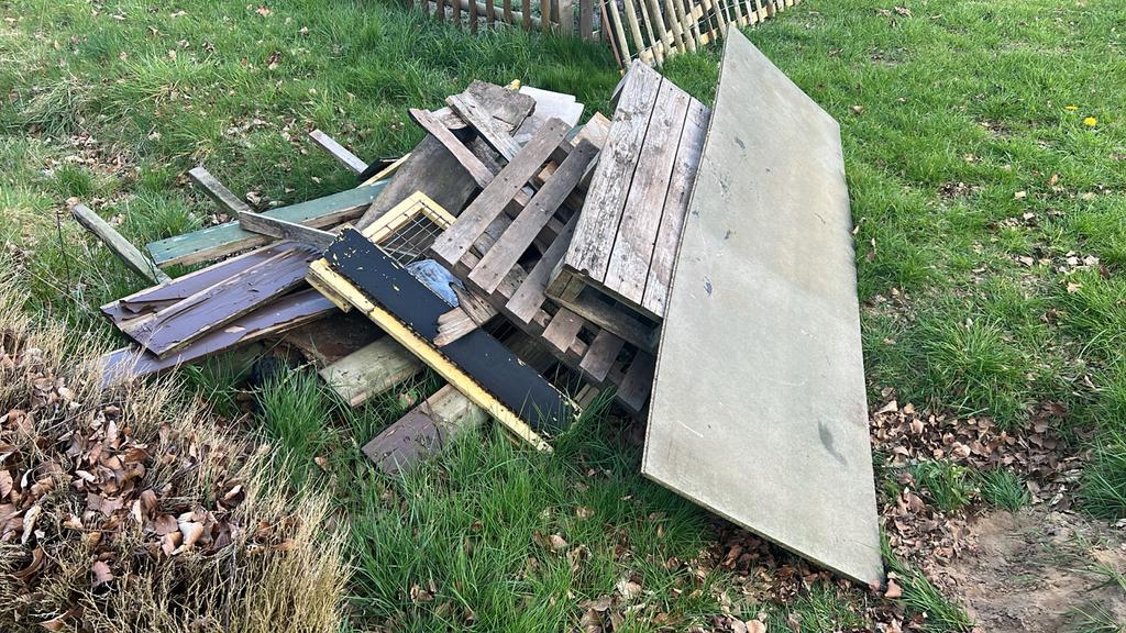 Gratis brandhout / resthout, Tuin en Terras, Haardhout, Blokken, Overige houtsoorten, Minder dan 3 m³, Ophalen