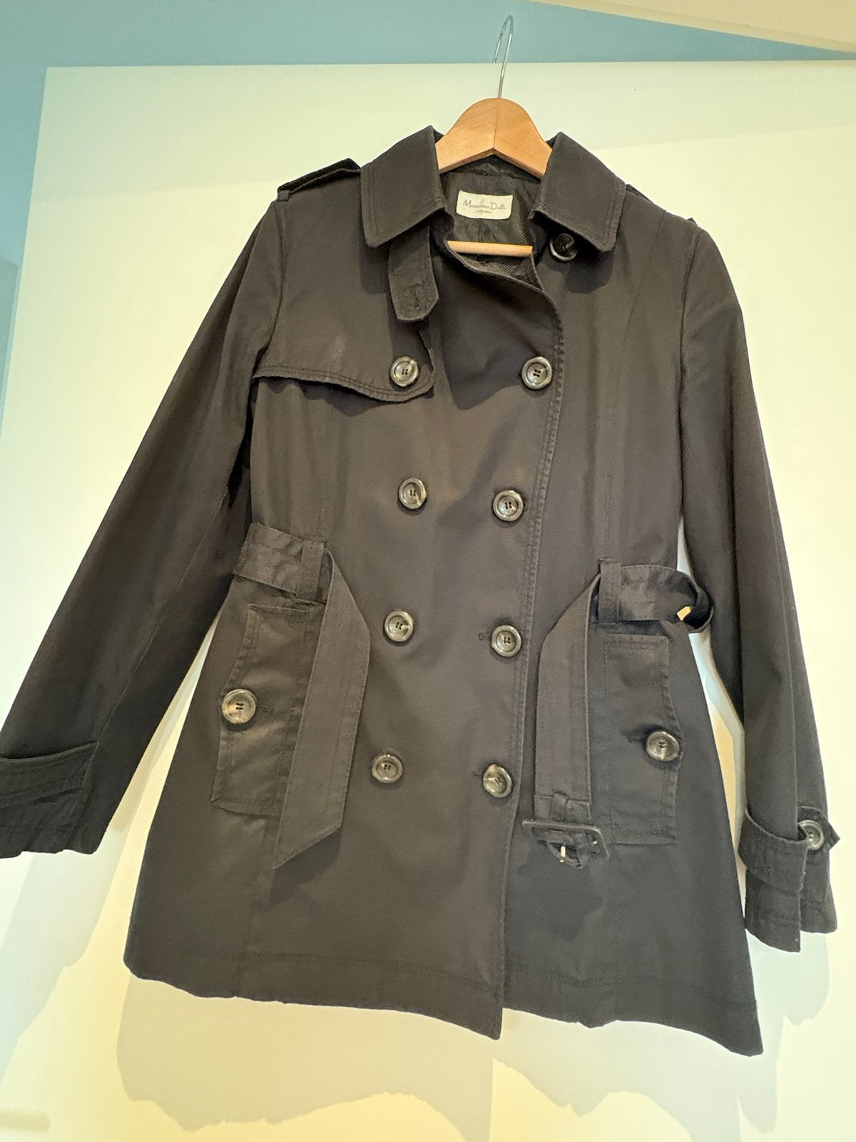 Massimo Dutti Trenchcoat Maat L, Ophalen of Verzenden, Zo goed als nieuw, Maat 38/40 (M), Zwart
