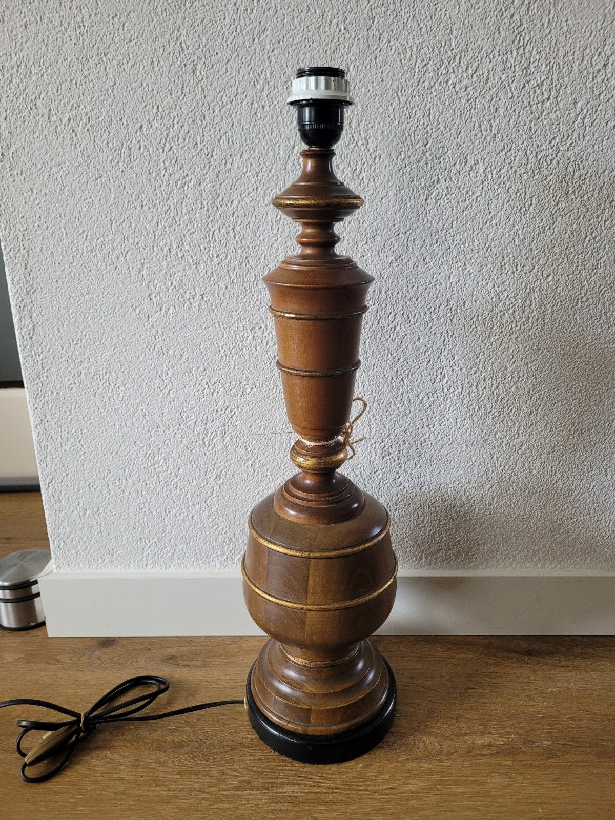 Vintage houten lampvoet met goud versiering H 65 x D 17 cm., Gebruikt, Vintage, Handgemaakt, Schemerlamp