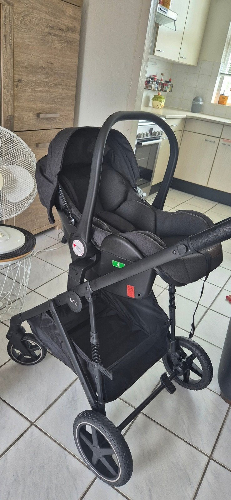 Novi kinderwagen met autostoel, Zijbescherming, 0 t/m 13 kg, Ophalen, Overige merken