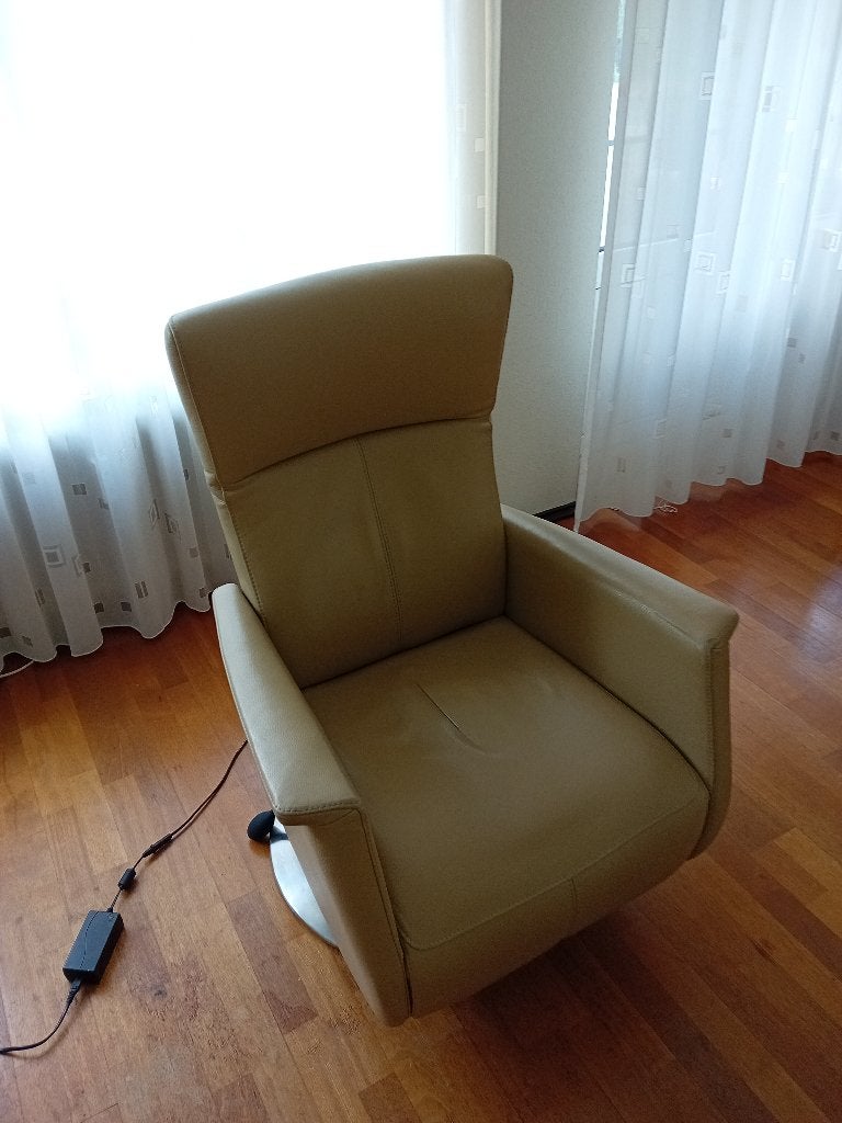 Sta op stoel Prominent Stawett 1, Huis en Inrichting, Fauteuils, Ophalen, Gebruikt, Leer, 50 tot 75 cm
