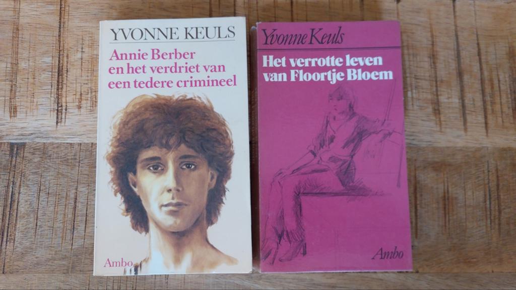 Yvonne Keuls - 2 gesigneerde paperbacks, Gelezen, Yvonne Keuls, Ophalen of Verzenden, Nederland