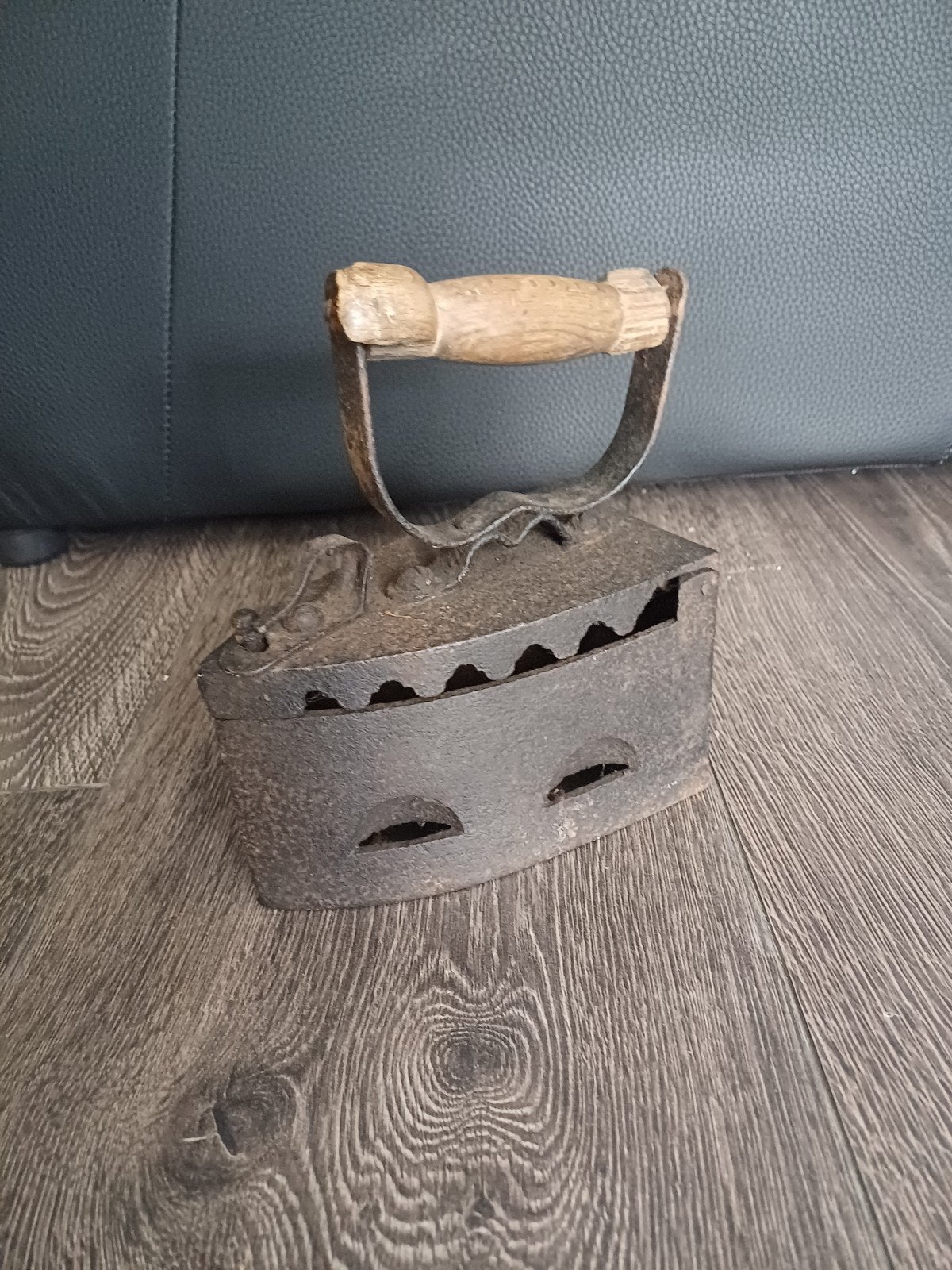 Antiek strijkijzer op kolen - decoratief object, Ophalen of Verzenden
