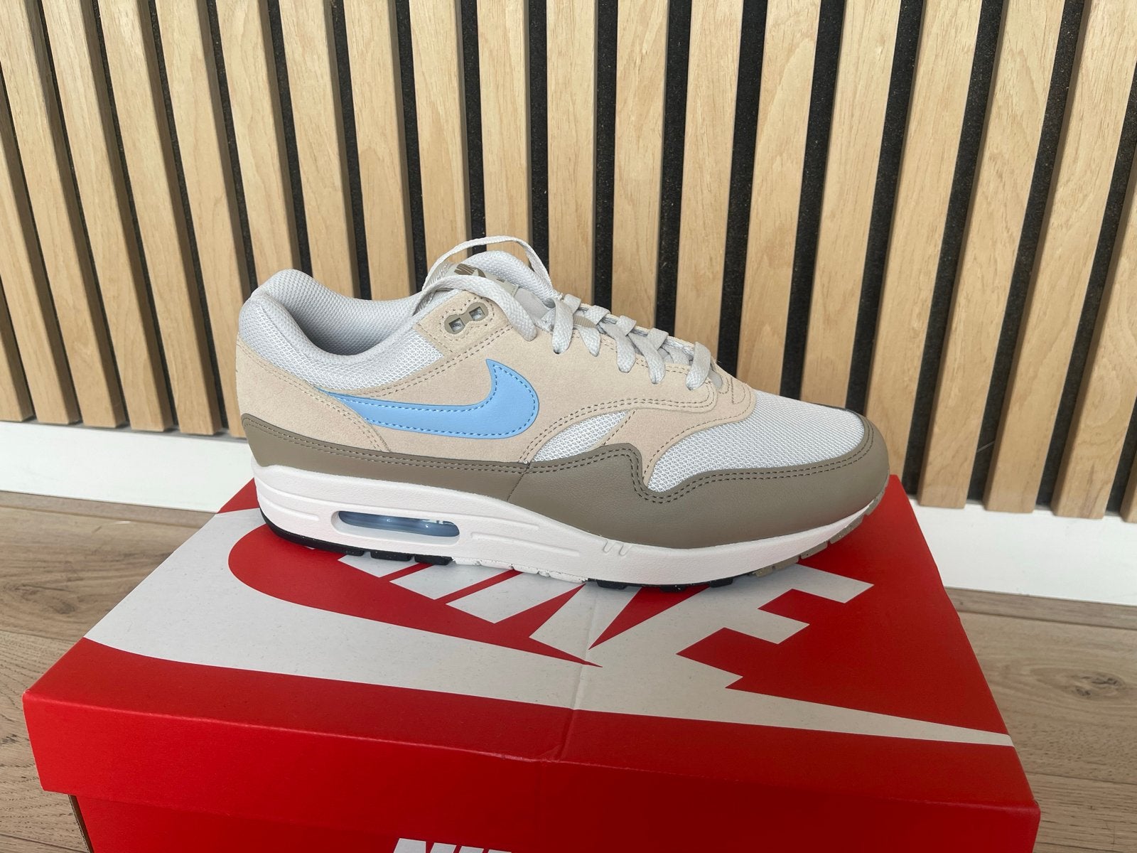 Nike Air Max 1 Essential 'Sanddrift Psychic Blue' - Maat 45, Ophalen, Nieuw, Overige kleuren, Sneakers of Gympen