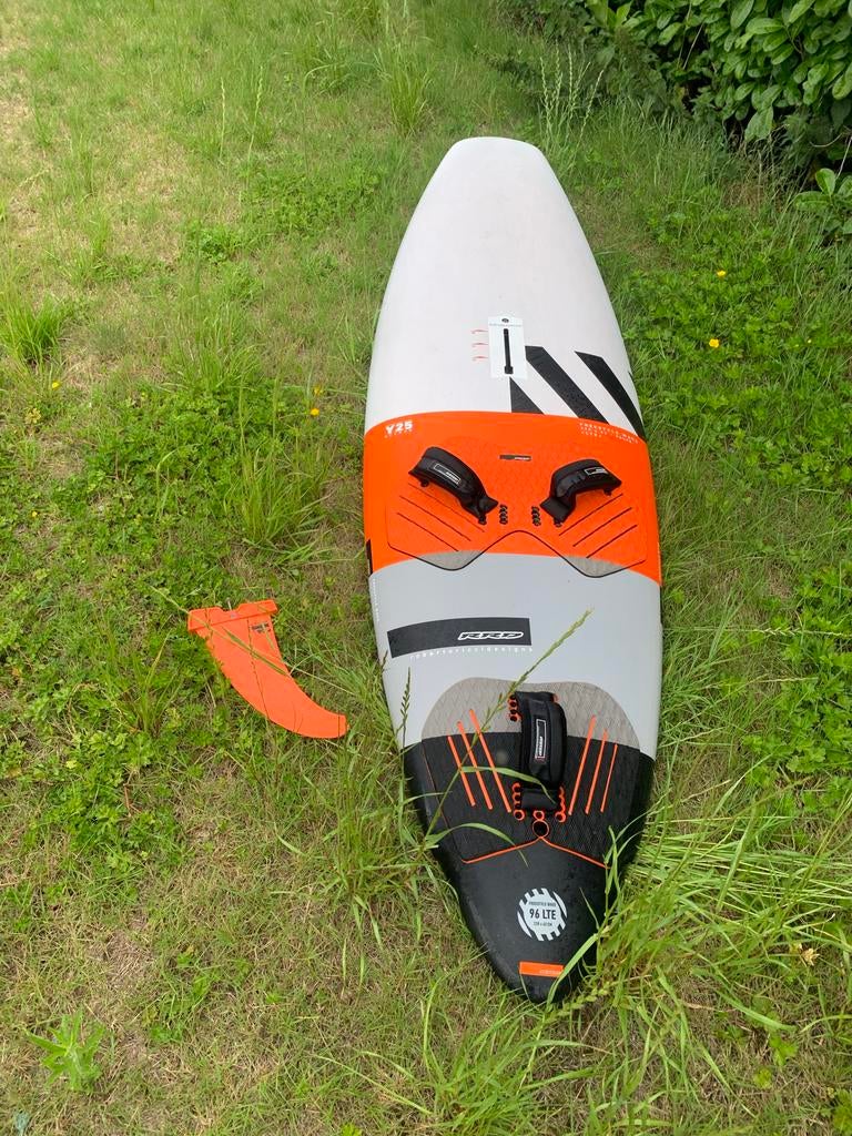RRD Freestylewave LTE 96L - Nieuwstaat, Watersport en Boten, Ophalen, Minder dan 250 cm, Zo goed als nieuw, Met vin(nen)