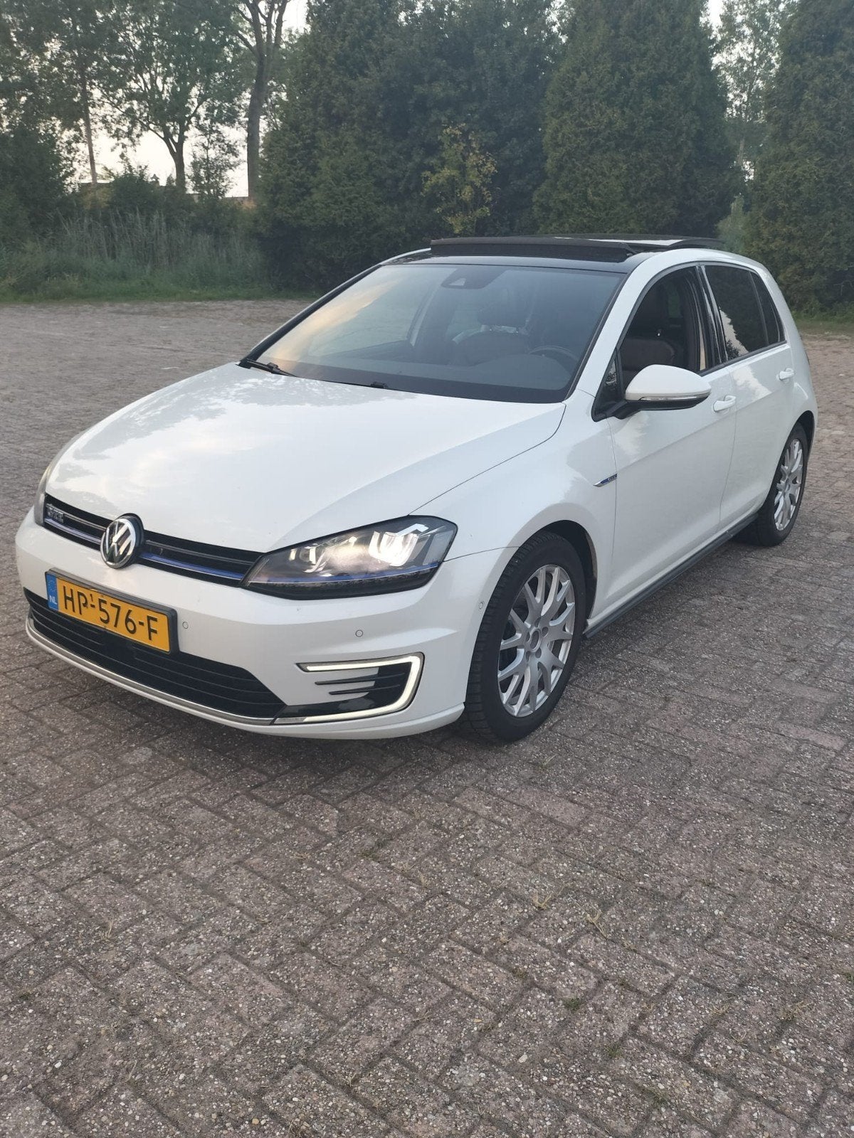 Volkswagen Golf 1.4 TSI Phev 204pk Lichte rijdbare schade, Wit, 1395 cc, 1499 kg, 149 pk