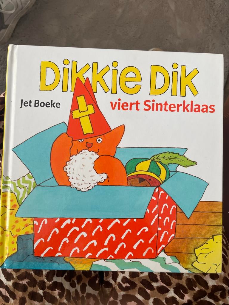 Dikkie Dik viert Sinterklaas - Prentenboek, Boeken, Ophalen of Verzenden, Gelezen, Prentenboek