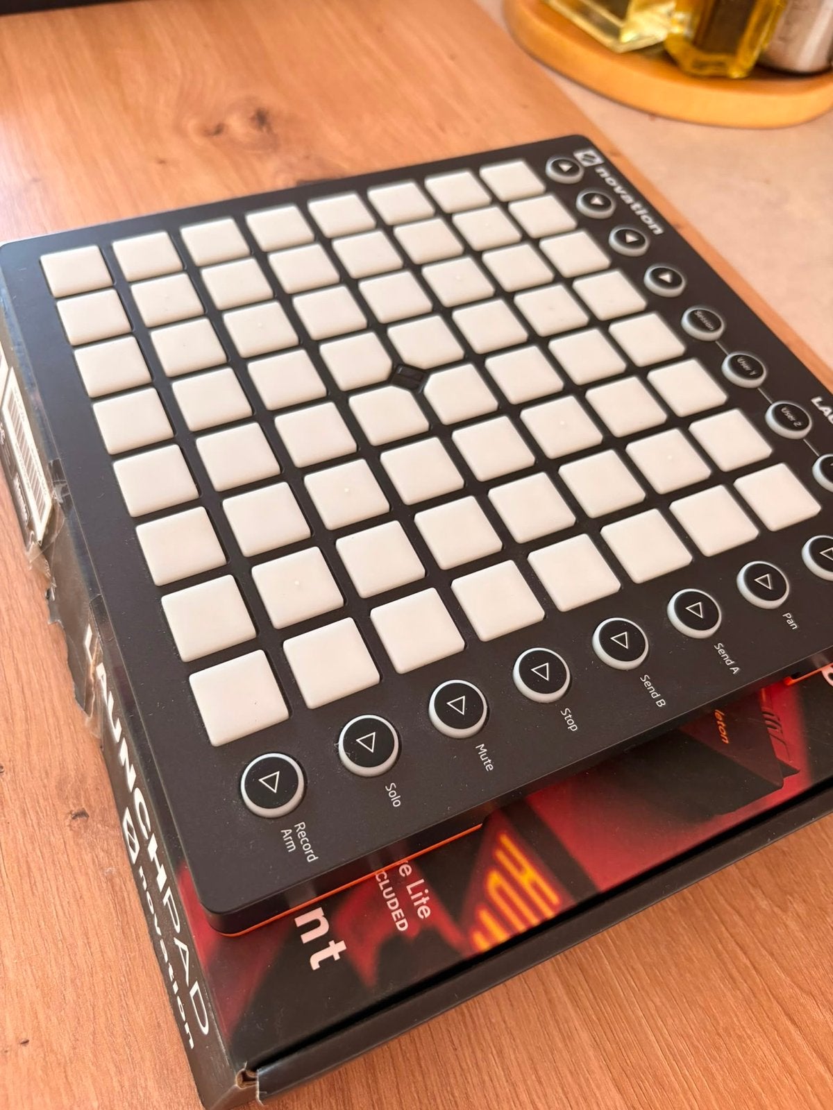 Novation Launchpad - Zo goed als nieuw, Muziek en Instrumenten, Synthesizers, Novation, Zo goed als nieuw, Met midi-aansluiting