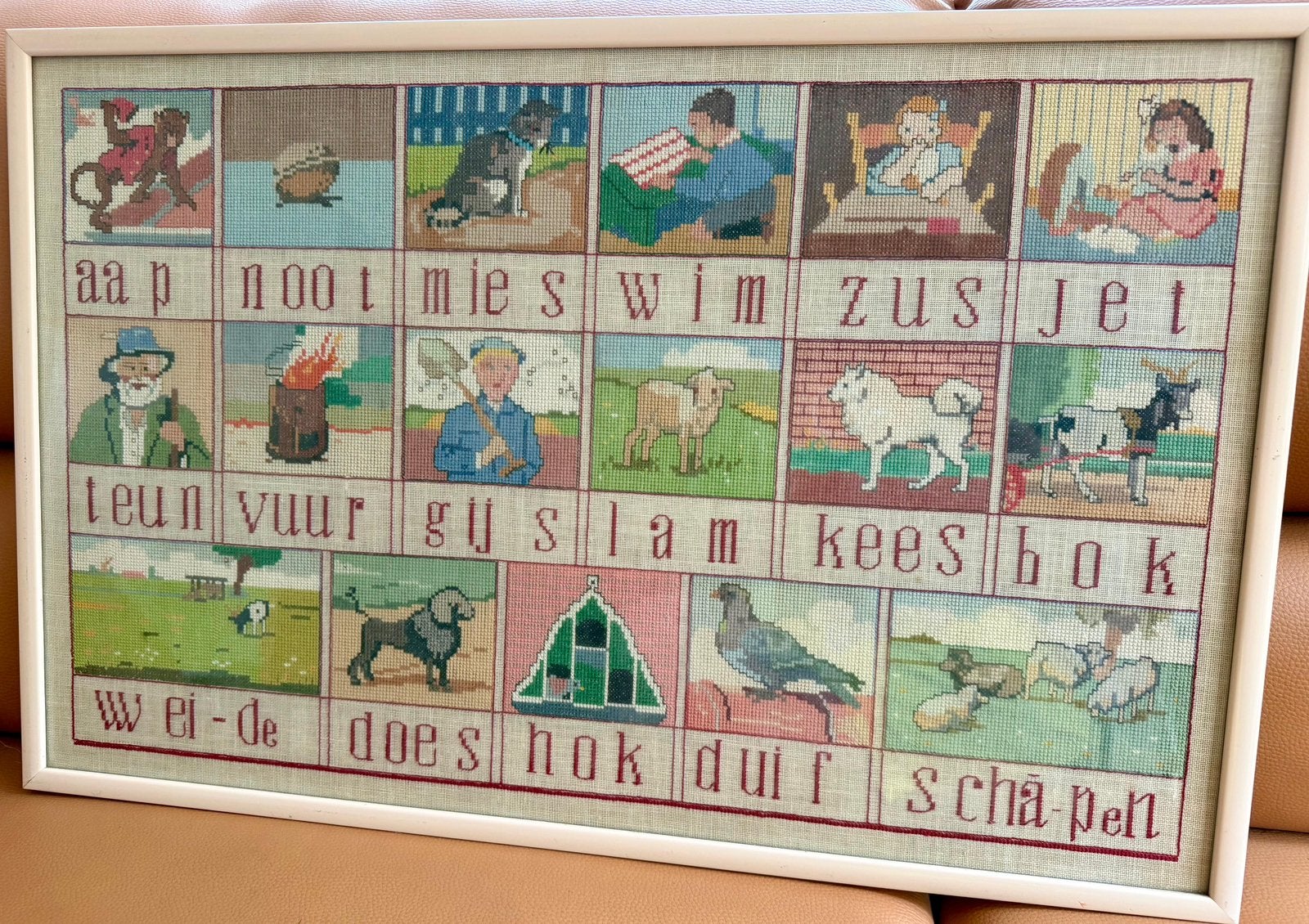 Leesplankje geborduurd paneel, Ophalen