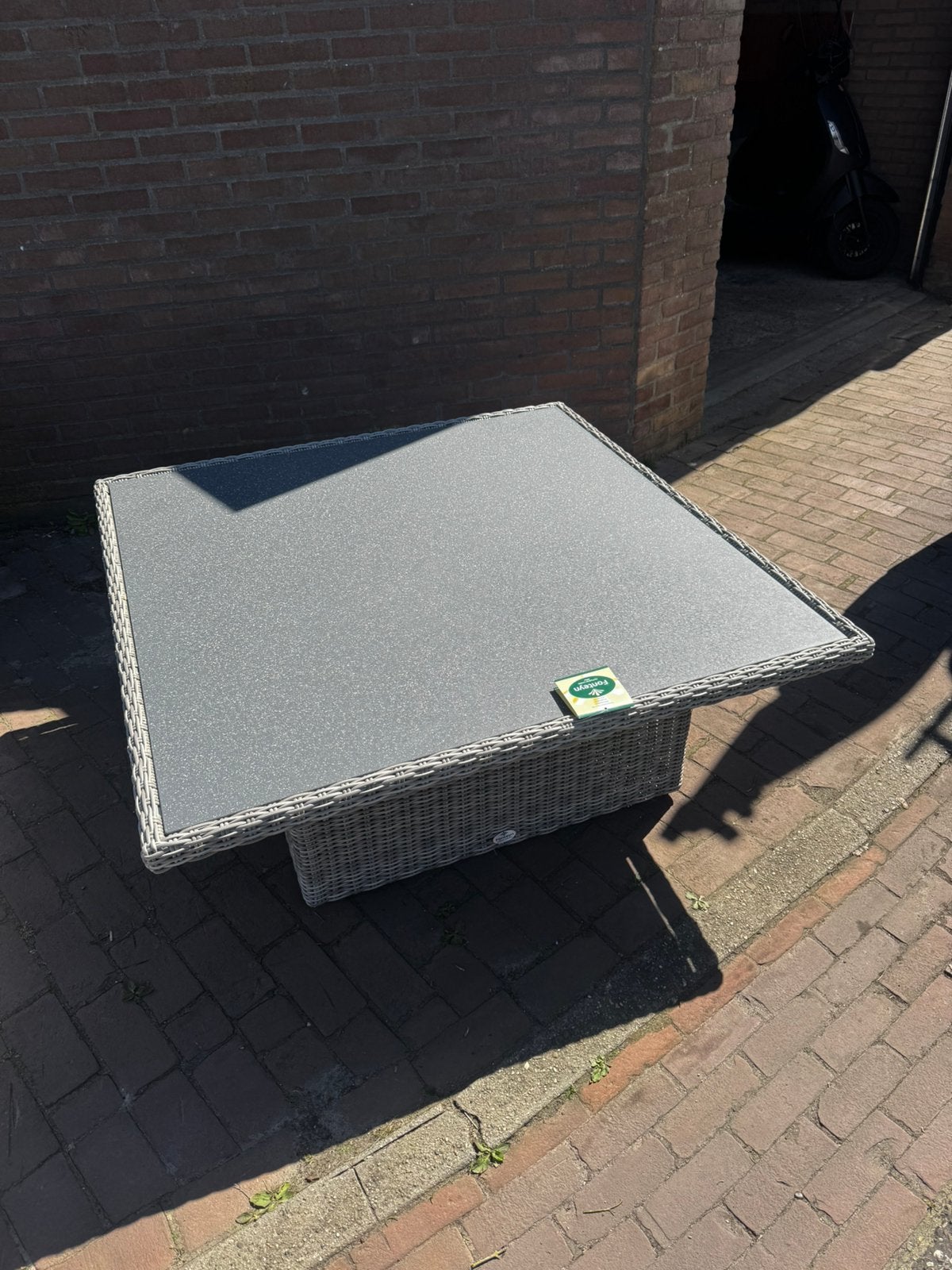 Nieuwe Hoog/Laag tafel met tempered grindlook glasblad, Ophalen, Nieuw, Vierkant, Wicker