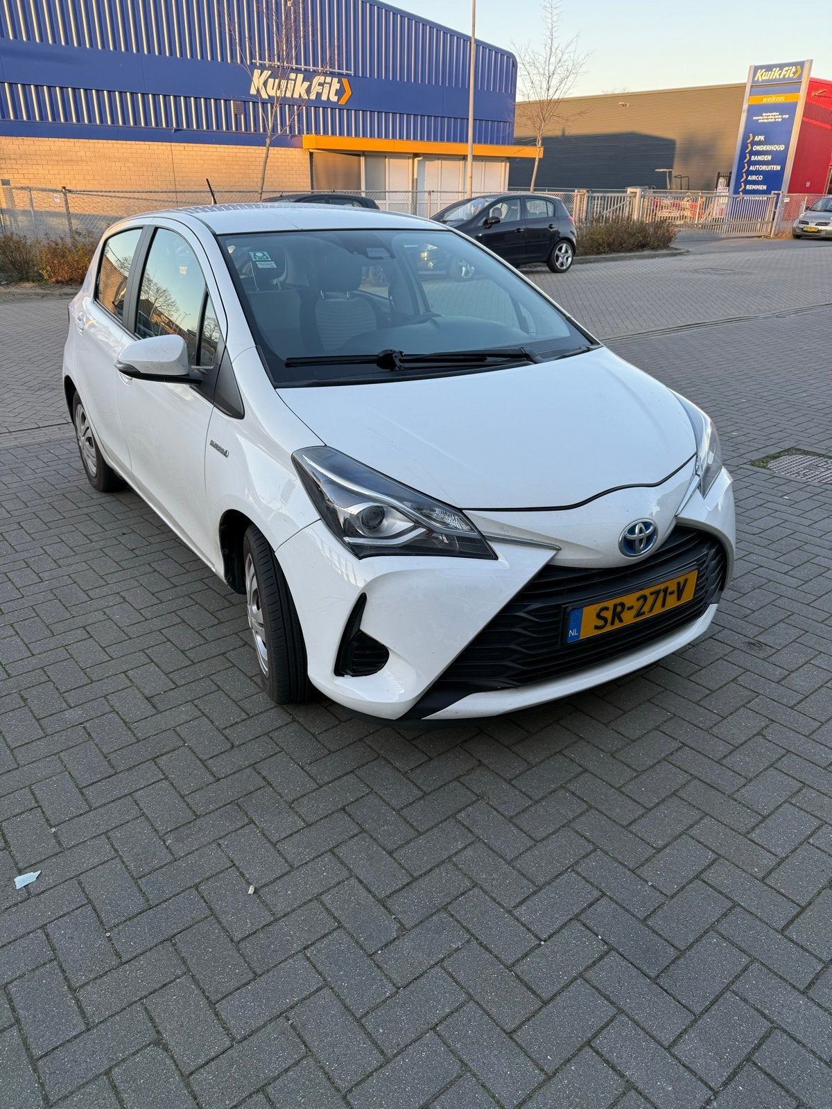 Toyota Yaris 1.5 Hybrid 100pk 5D CVT 2018 Wit, 1497 cc, Origineel Nederlands, 1065 kg, Te koop