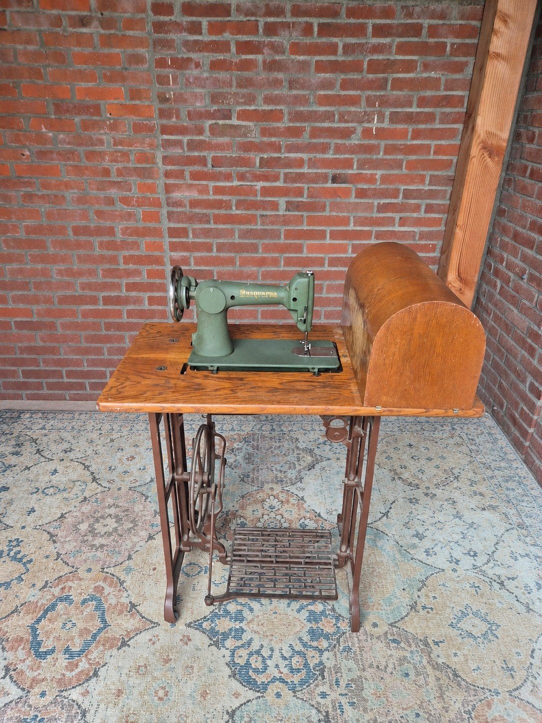 antieke Husqvarna naaimachine, Ophalen