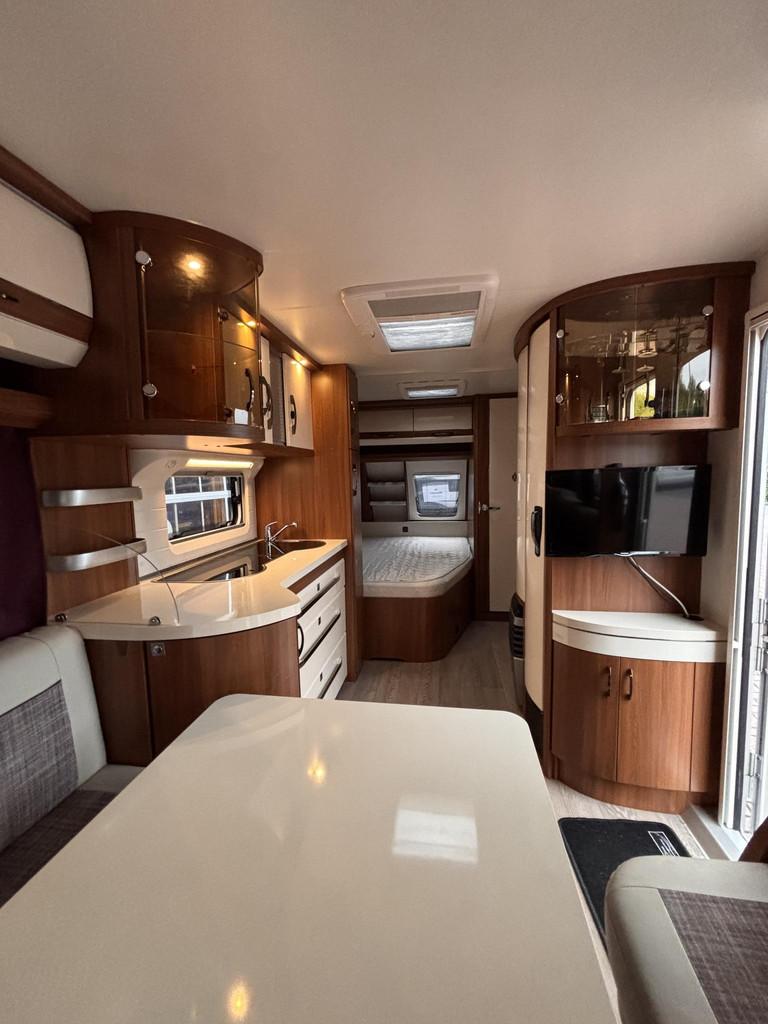 Hobby 540 ufe Excellent de luxe Caravan (mover / voortent ), Hobby, 7 tot 8 meter, Bedrijf, 1250 - 1500 kg