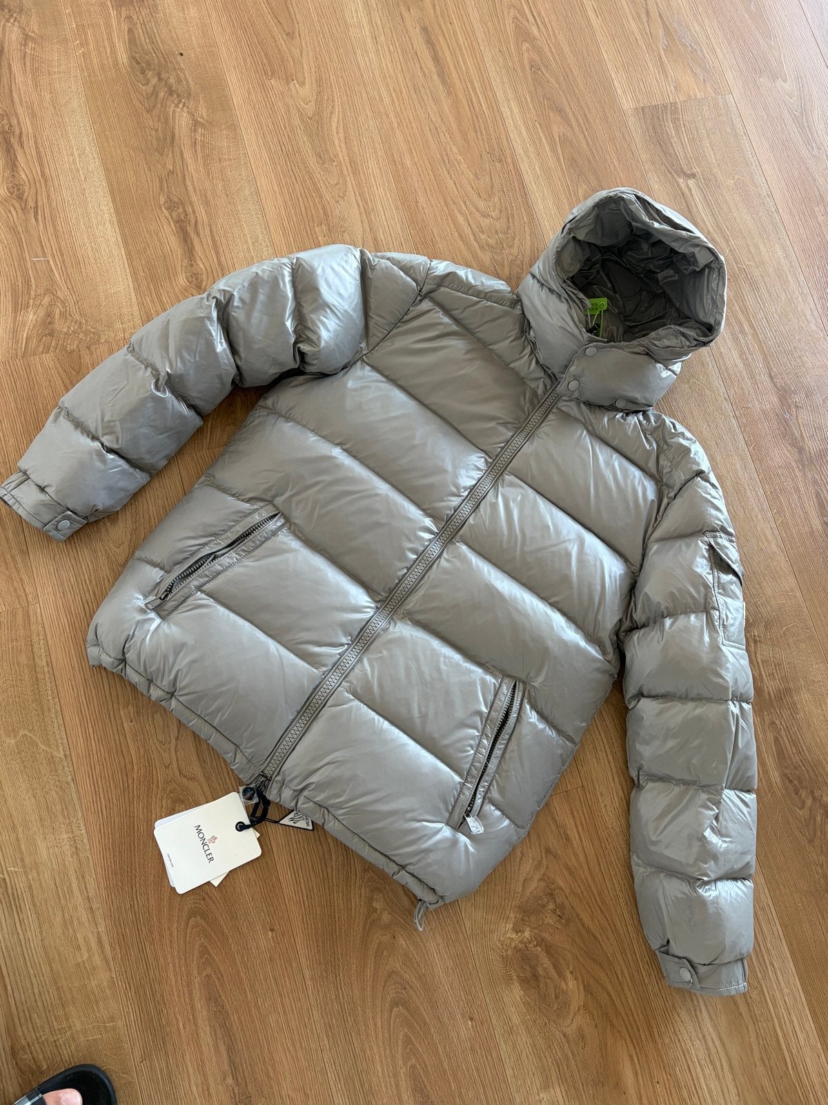 Moncler Maya Puffer Jas, Ophalen of Verzenden, Nieuw, Maat 52/54 (L), Grijs