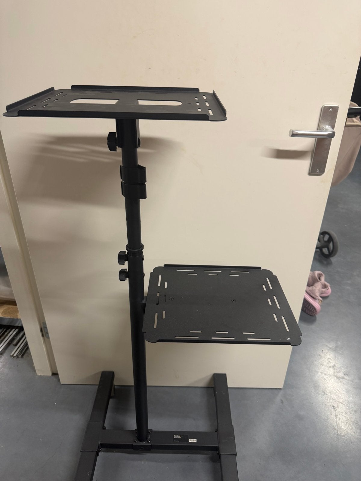 Verstelbare standaard voor laptop of DJ-apparatuur, Muziek en Instrumenten, Ophalen, Gebruikt, Instrumentstandaard, Keyboard of Synthesizer