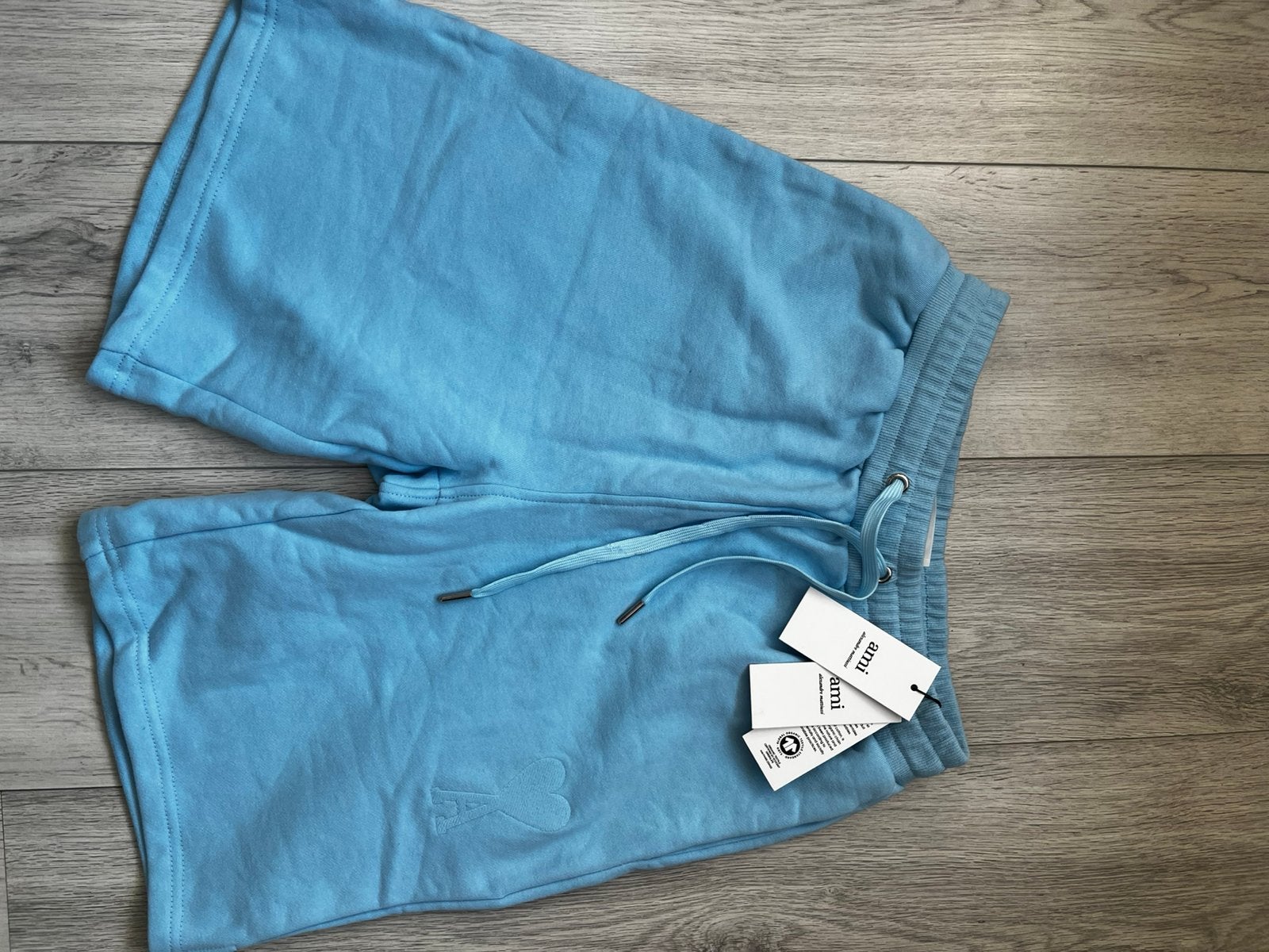 AMI Paris shorts – Lichtblauw- maat S, Ophalen of Verzenden, Zo goed als nieuw, Maat 46 (S) of kleiner, Blauw